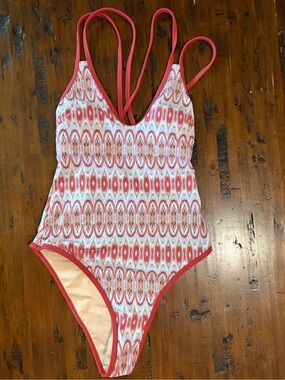 Cupshe Coral and White Geometric One-Piece Swimsuit